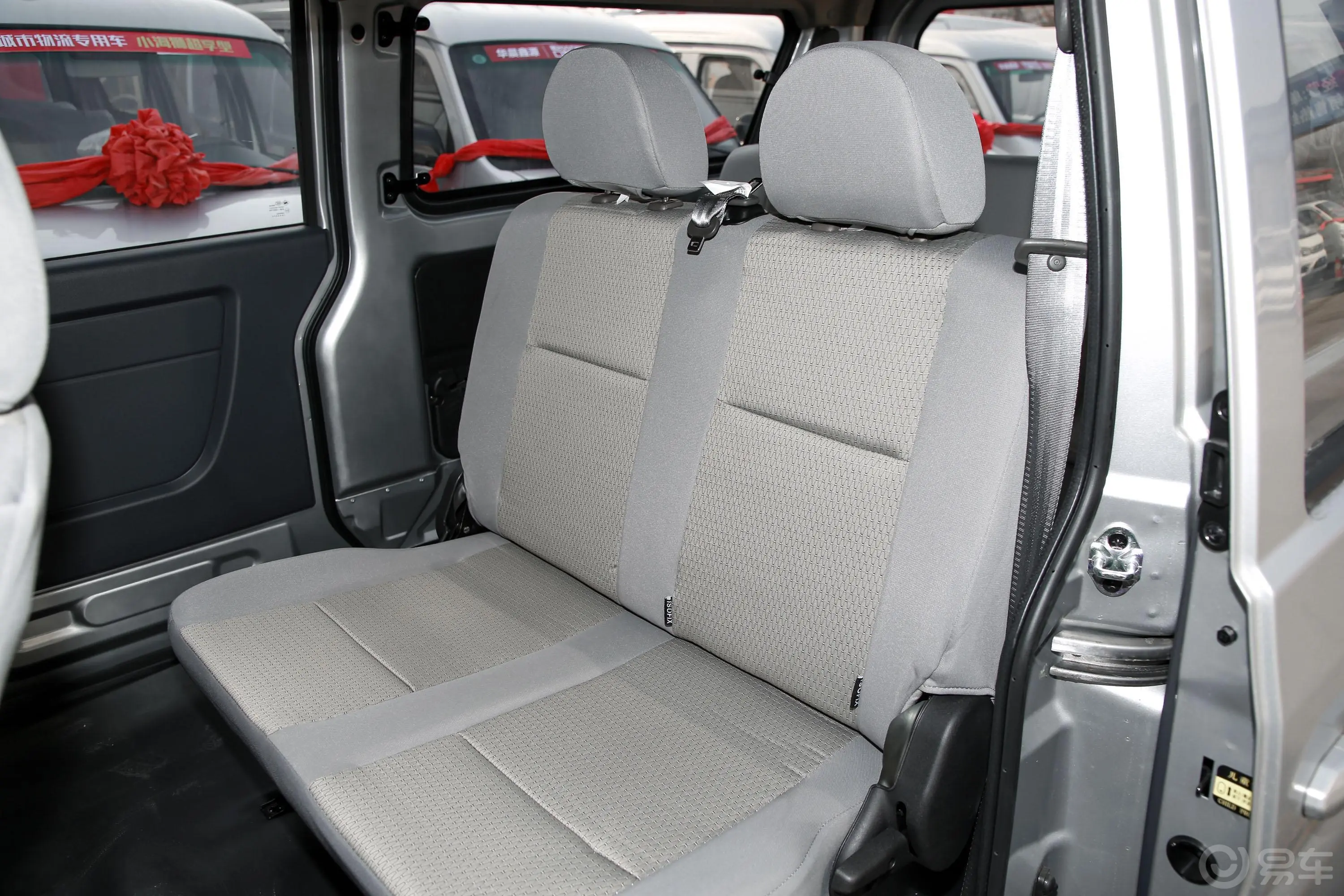 金杯小海狮X30客车 1.5L 手动 舒适无空调版 5/6/7座 国VI后排座椅