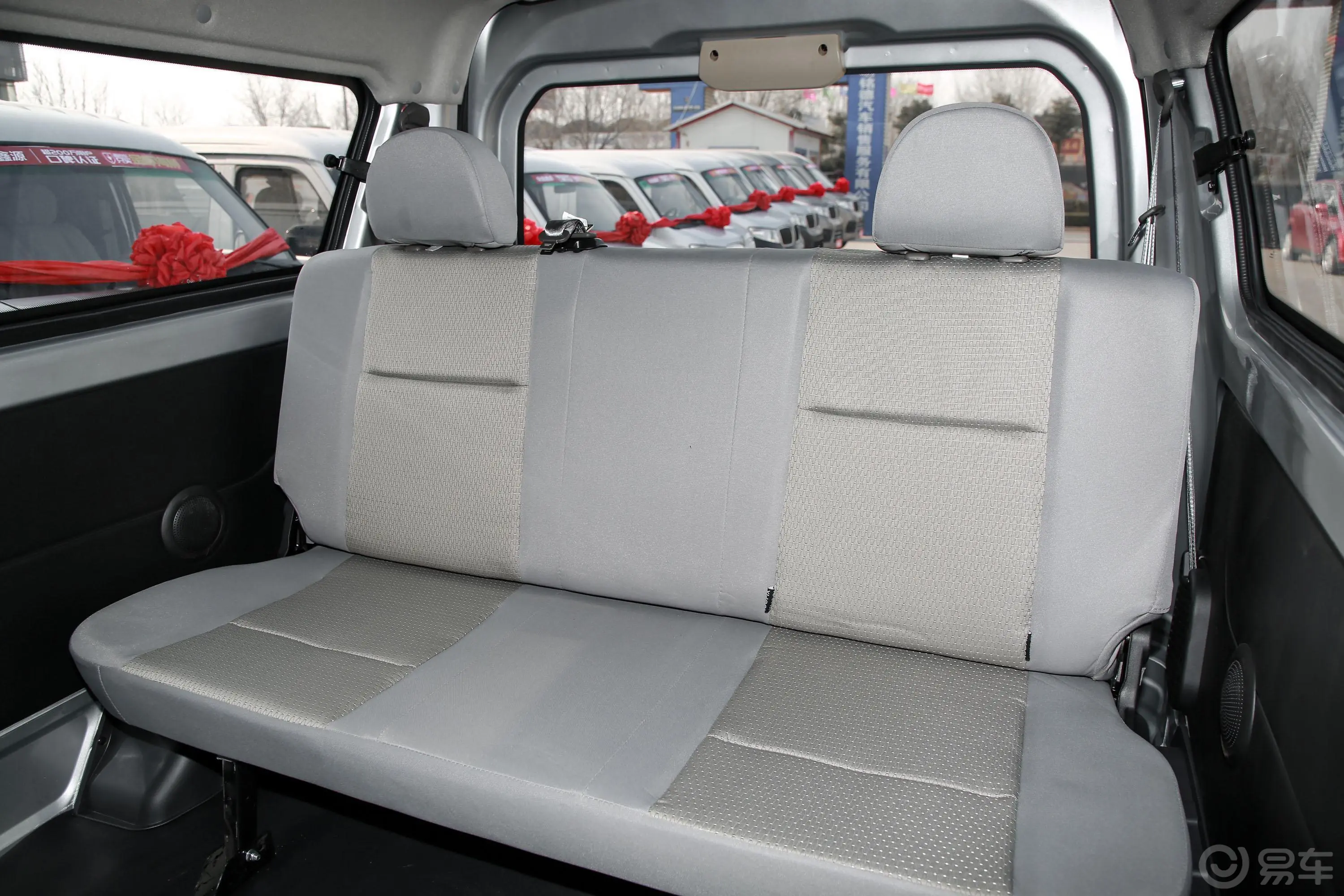 金杯小海狮X30客车 1.5L 手动 舒适无空调版 5/6/7座 国VI第三排座椅