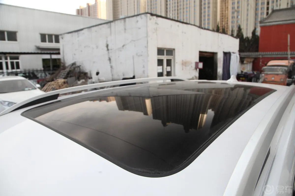 荣威RX5 MAXSupreme系列 2.0T 双离合 两驱 豪华座舱版天窗
