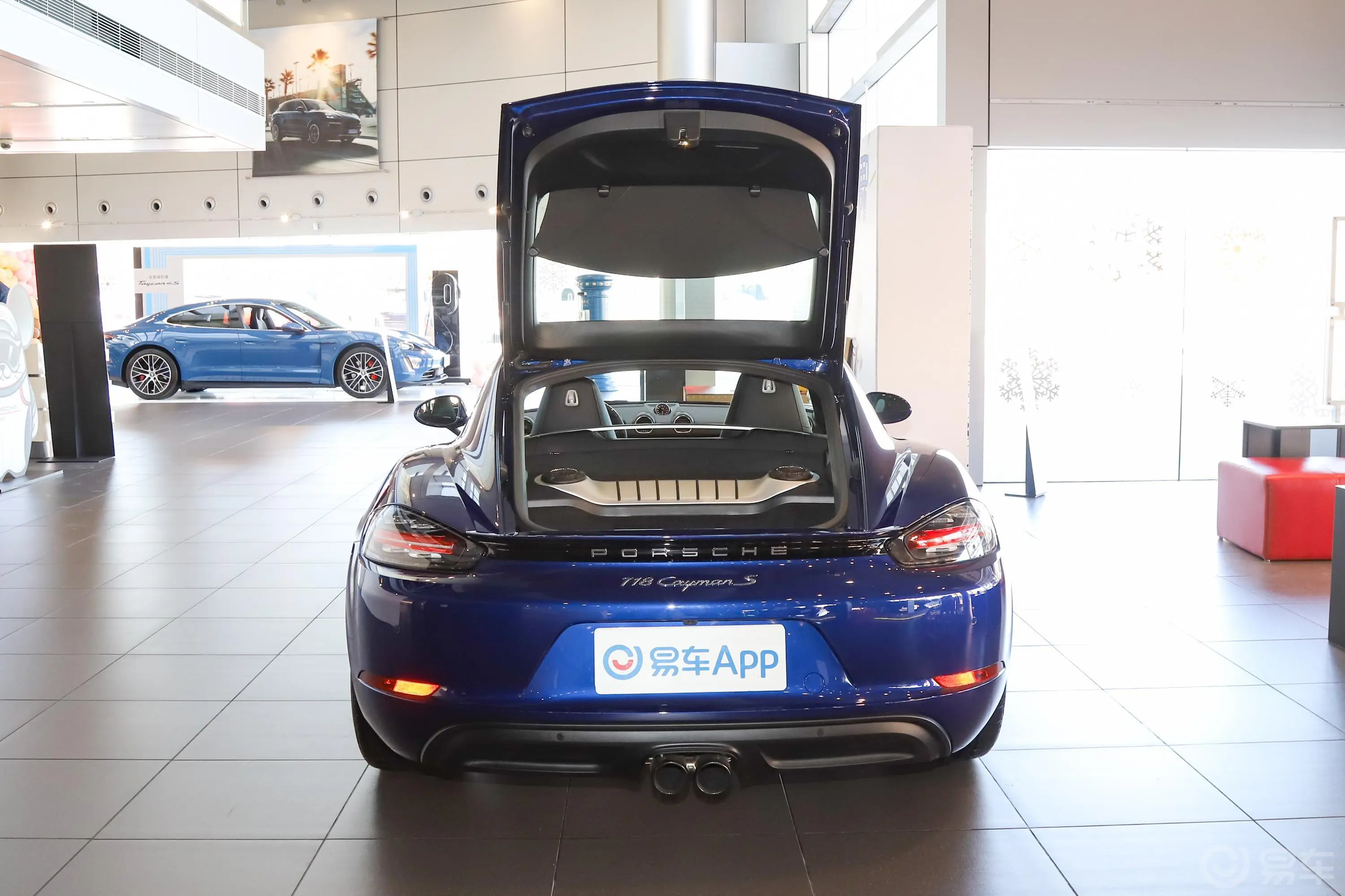 保时捷718Cayman S 2.5T空间