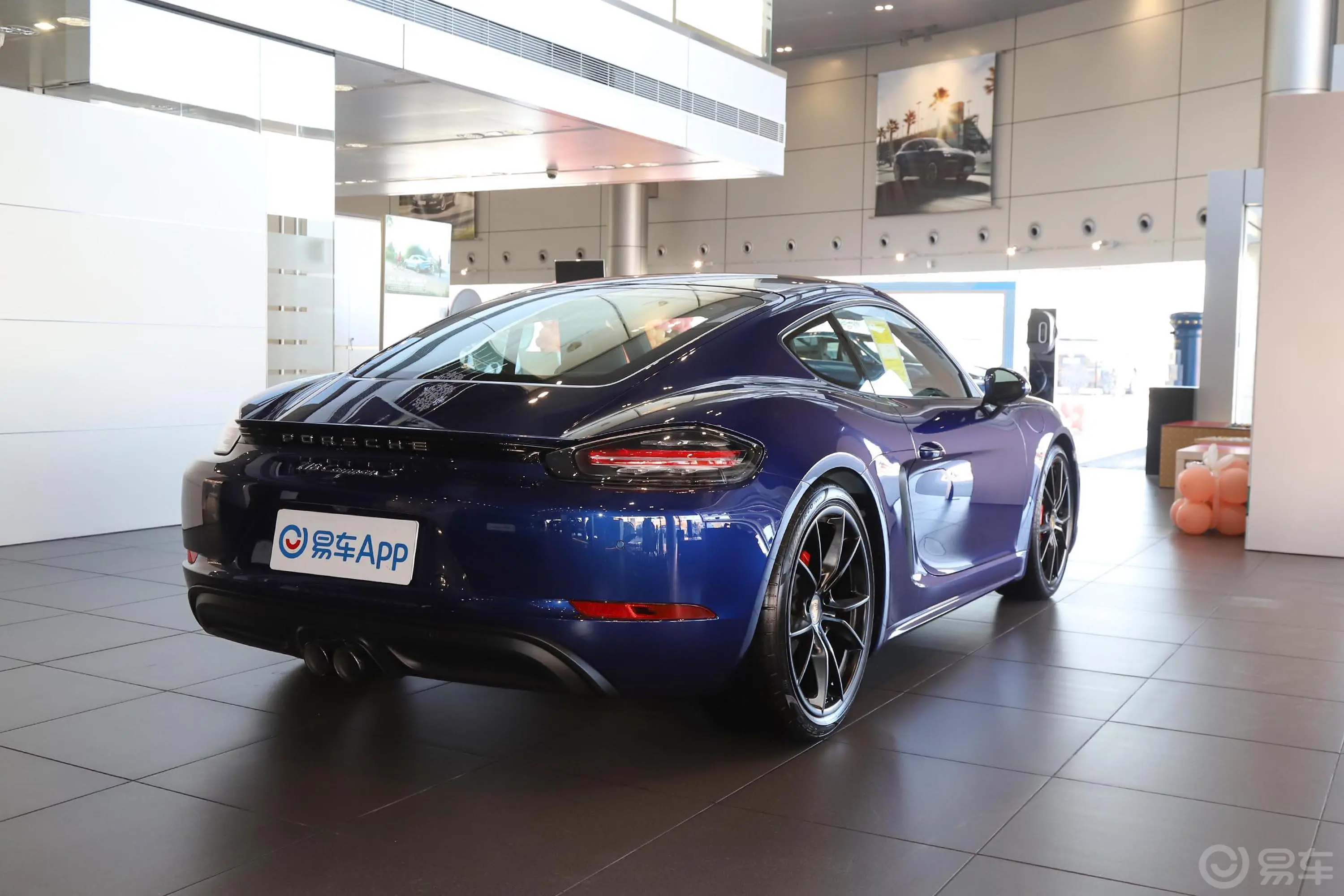 保时捷718Cayman S 2.5T侧后45度车头向右水平