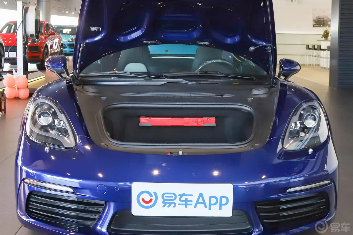 保时捷718Cayman S 2.5T发动机舱整体