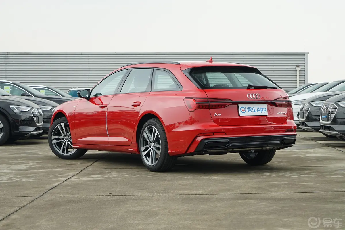 奥迪A6Avant 先锋派 45 TFSI 臻选动感型侧后45度车头向左水平