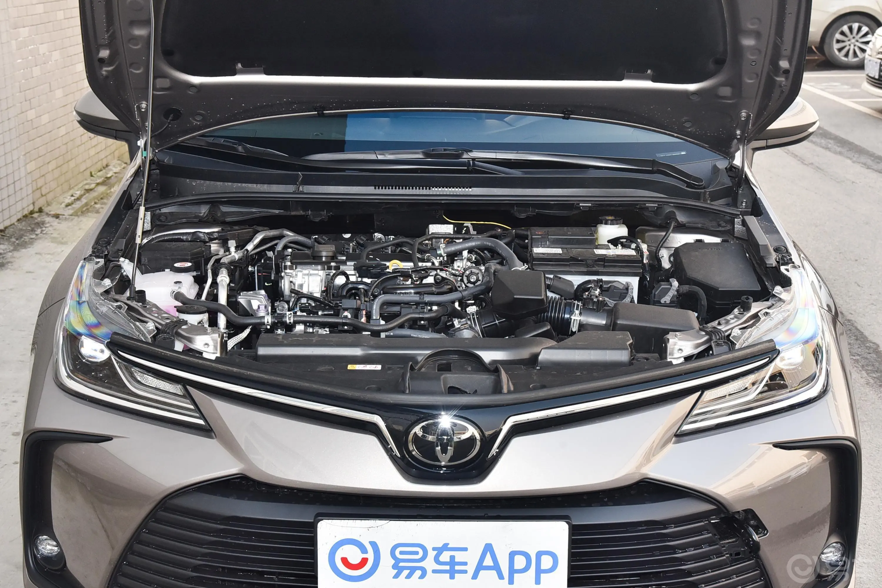 卡罗拉1.5L CVT 先锋版发动机舱整体