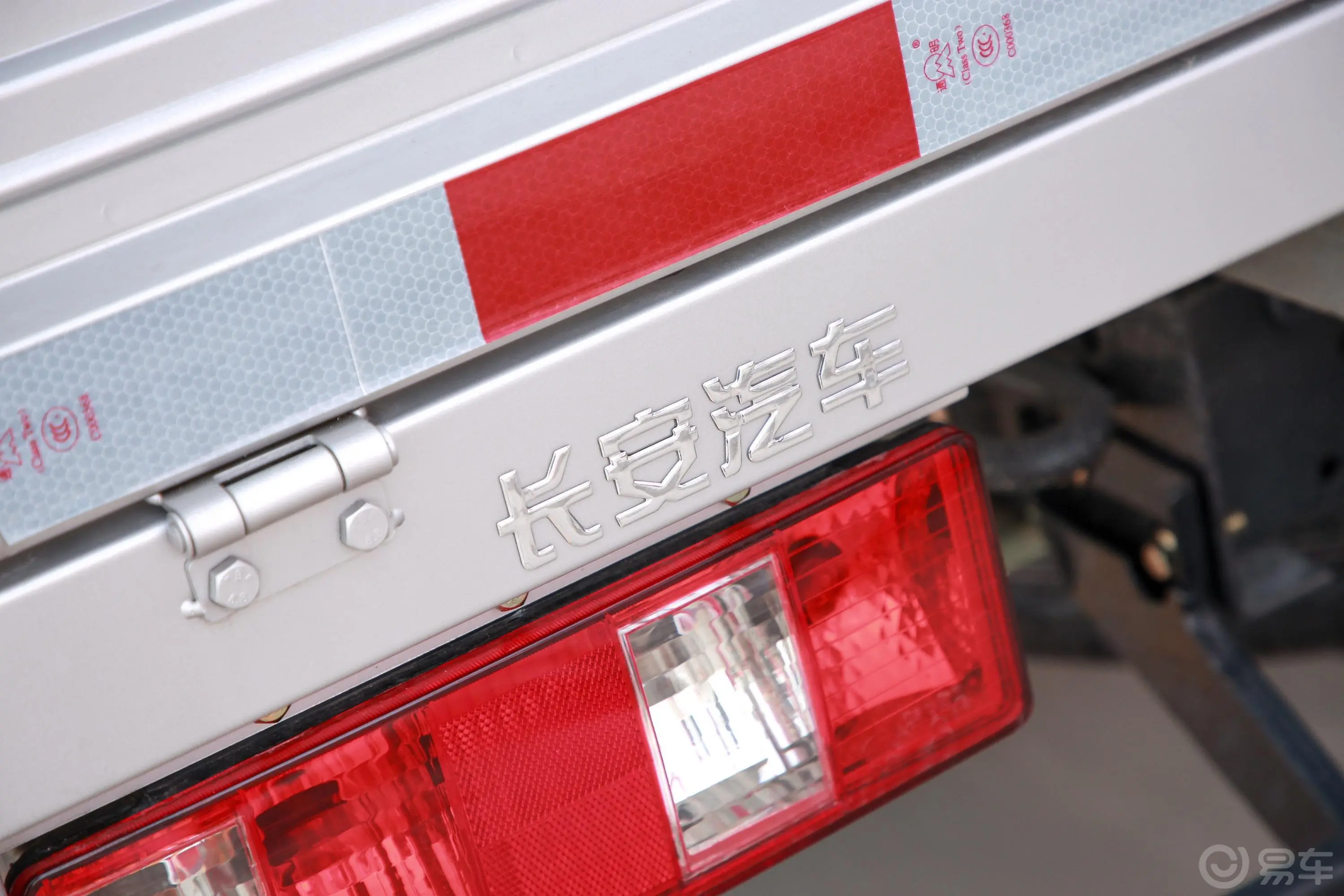 跨越王X5载货汽车N1 1.5L 单排双后轮 舒适版 SC1031FRD6A2 汽油 国VI外观
