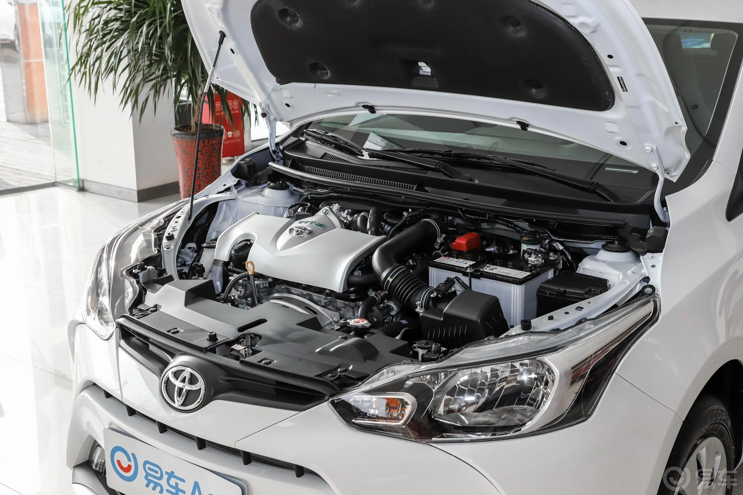 YARiS L 致享1.5 CVT 领先版发动机舱整体