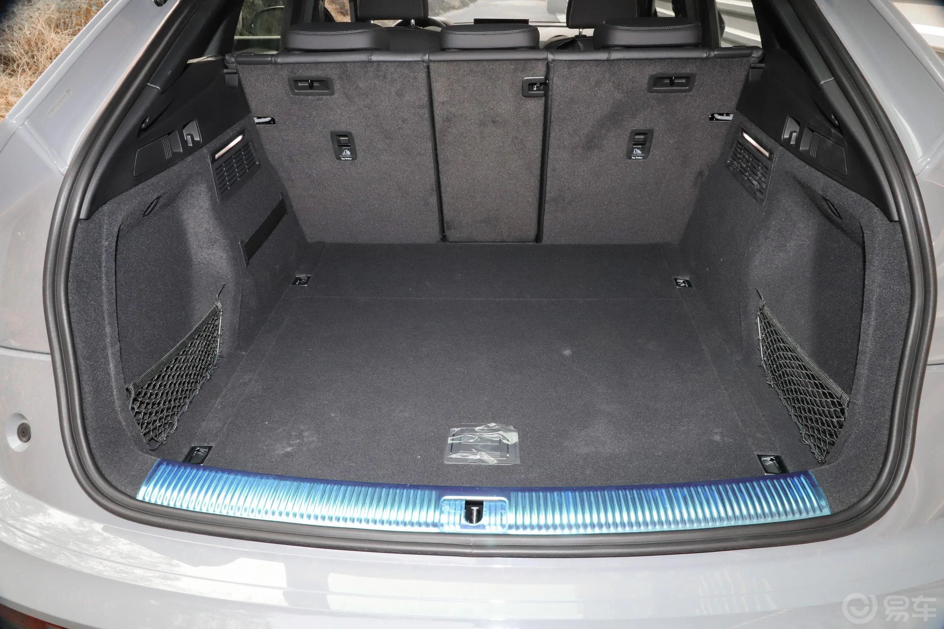 奥迪Q5L Sportback40 TFSI 上市特别版后备厢空间特写