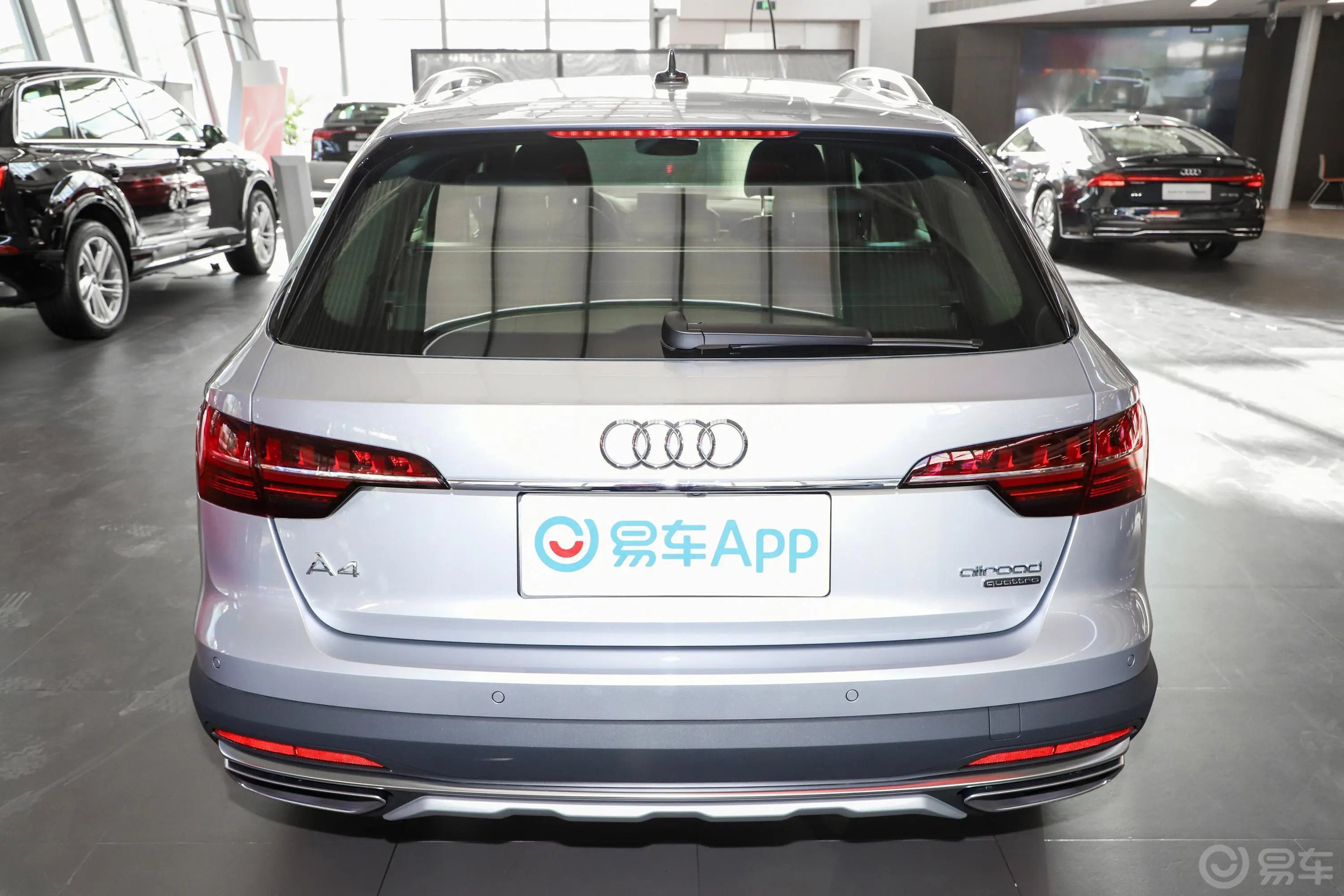 奥迪A4(进口)45TFSI allroad quattro 探索家版正后水平