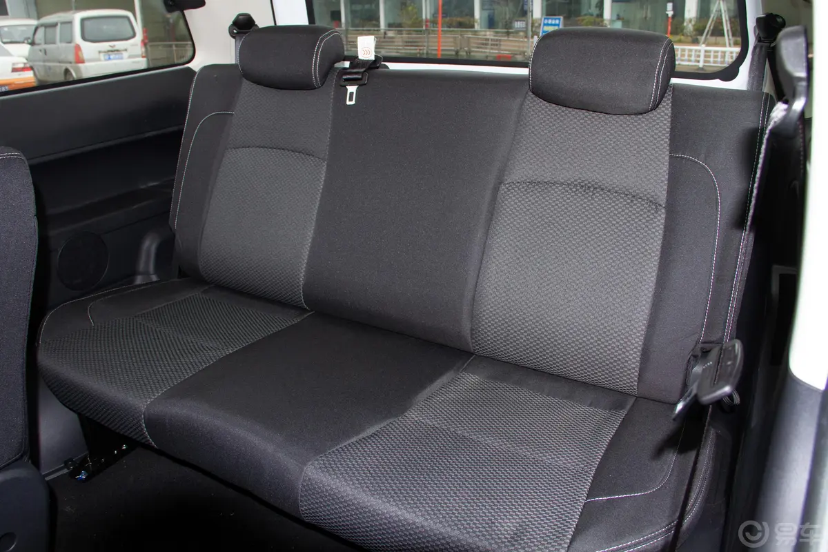 斯派卡改款 1.5L CVT 舒适型第三排座椅