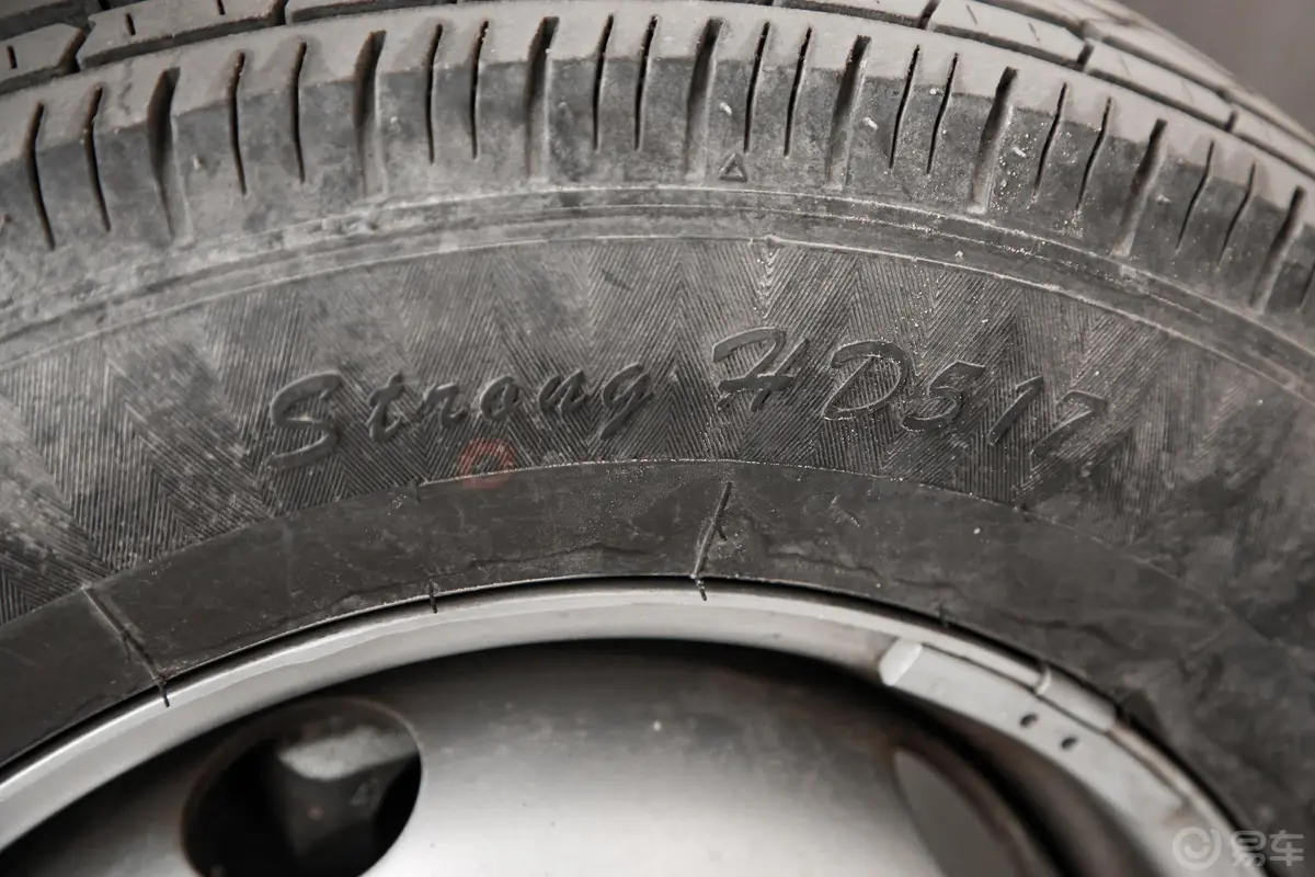 跨越王X1载货汽车N1 1.2L 双排双后轮 舒适版(5.62米) SC1034XAS6B2 汽油 国VI外观