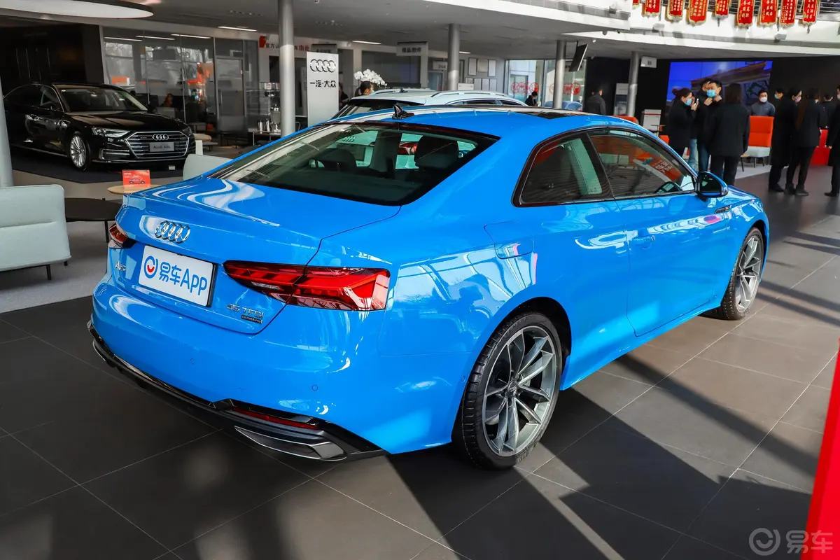 奥迪A5Coupe 45TFSI quattro 臻选动感型侧后45度车头向右水平