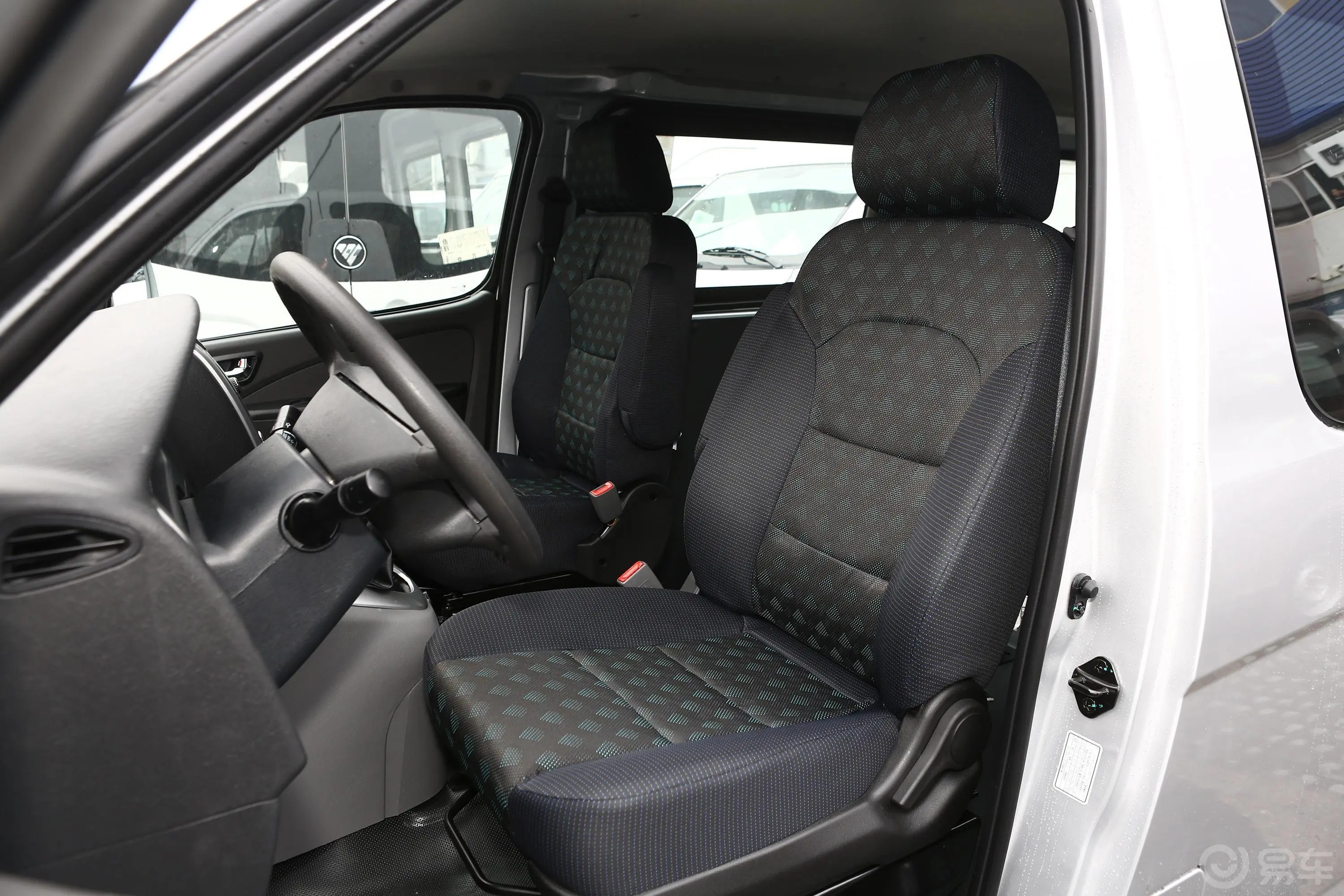 风景G5多用途乘用车 2.0L 手动 长轴平顶 商运版 6座 国VI驾驶员座椅