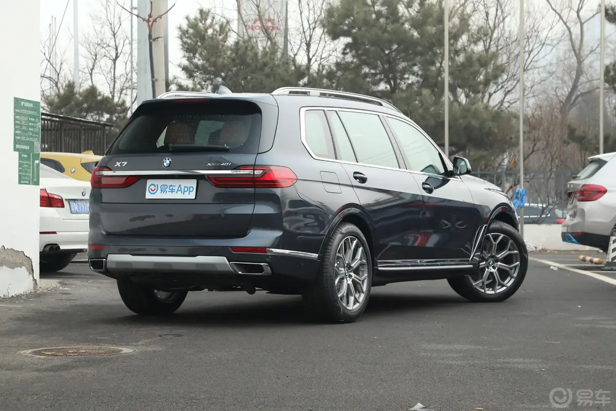 宝马X7xDrive40i 尊享型 豪华套装外观