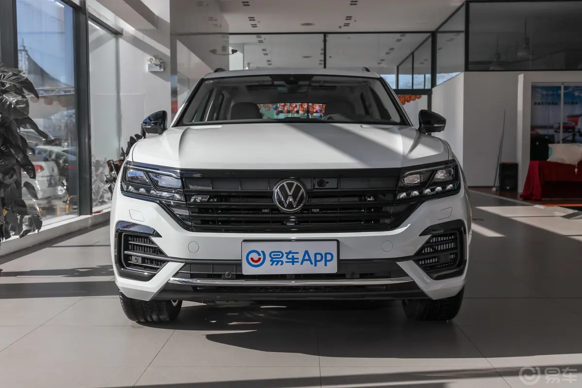 途锐3.0TSI 锐尊版正前水平