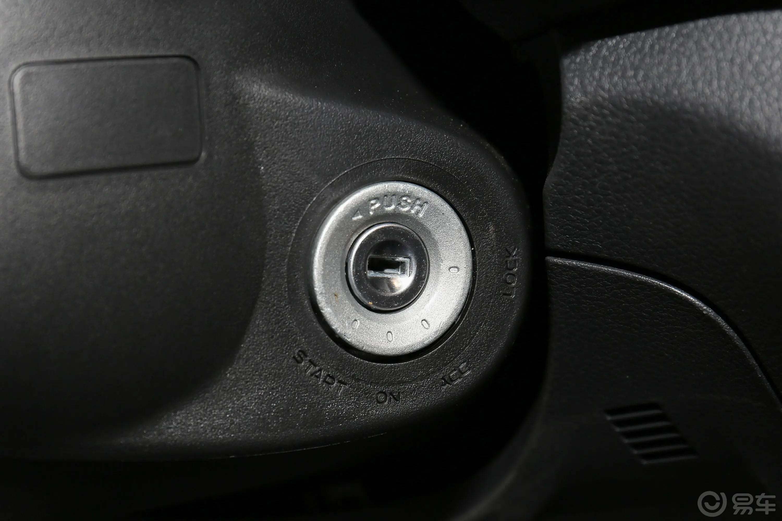 瑞迈2.4T 手动 四驱 标轴舒适版 汽油钥匙孔或一键启动按键