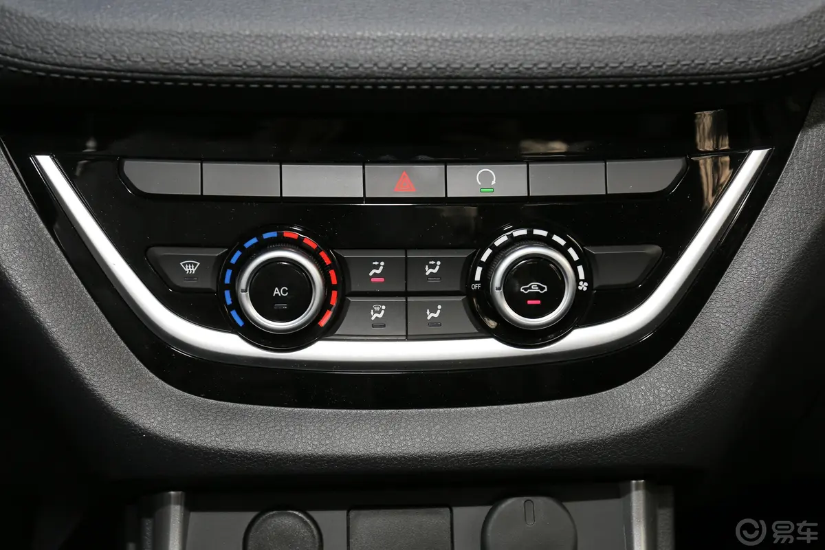 瑞迈2.4T 手动 四驱 标轴舒适版 汽油空调