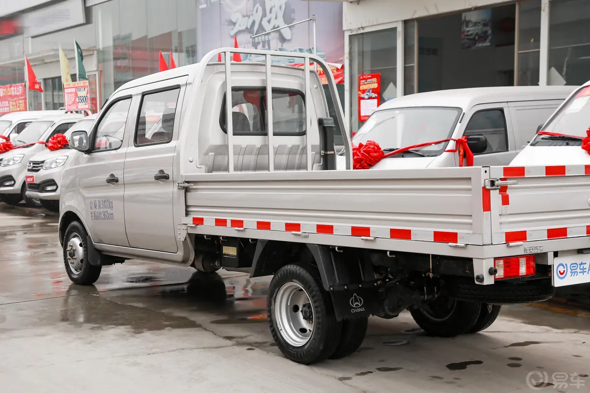 跨越王X1载货汽车N1 1.2L 双排双后轮 舒适版（5.61米） SC1021XAS68 汽油 国VI外观