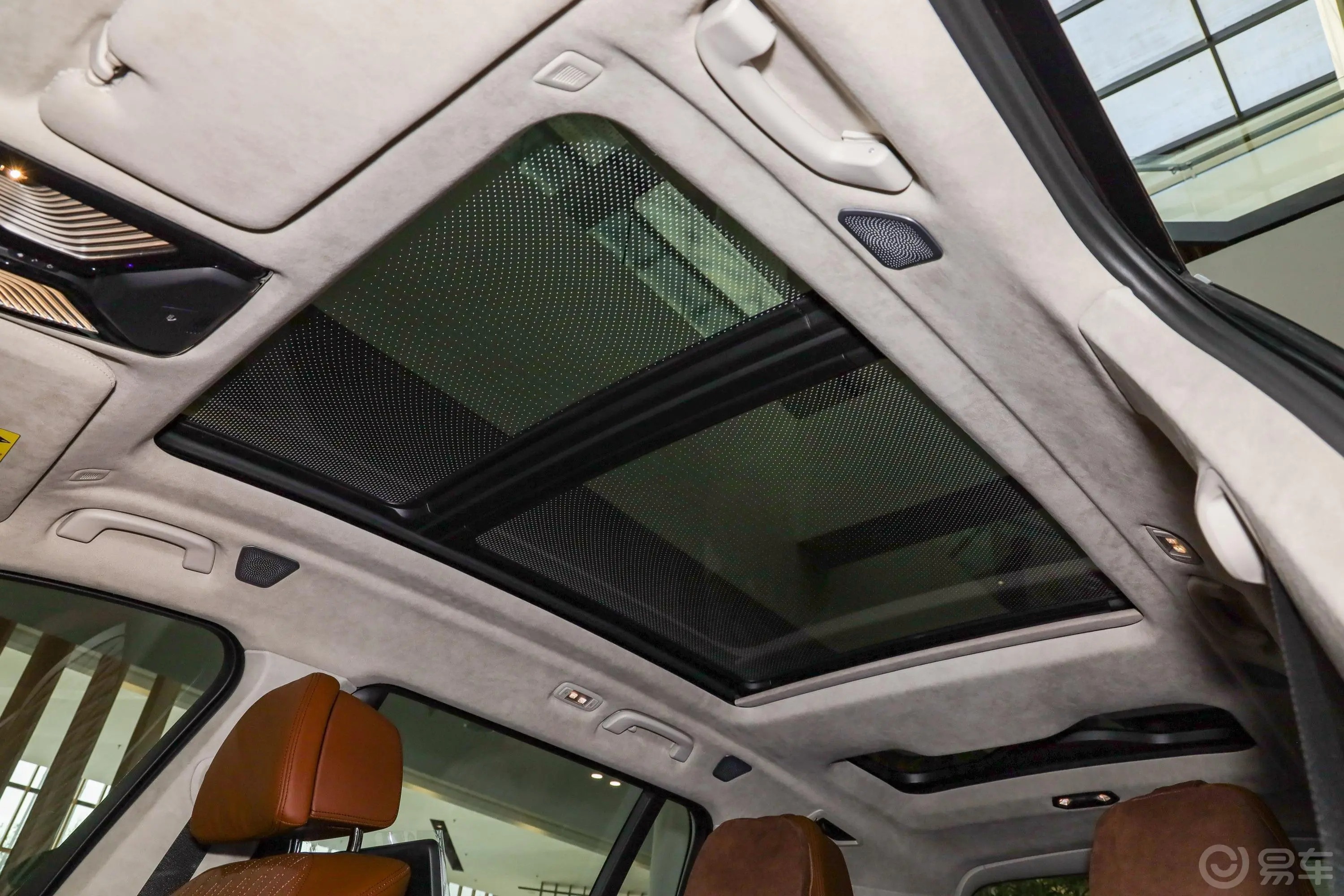 宝马X7xDrive40i 行政型 M运动套装天窗内拍关闭