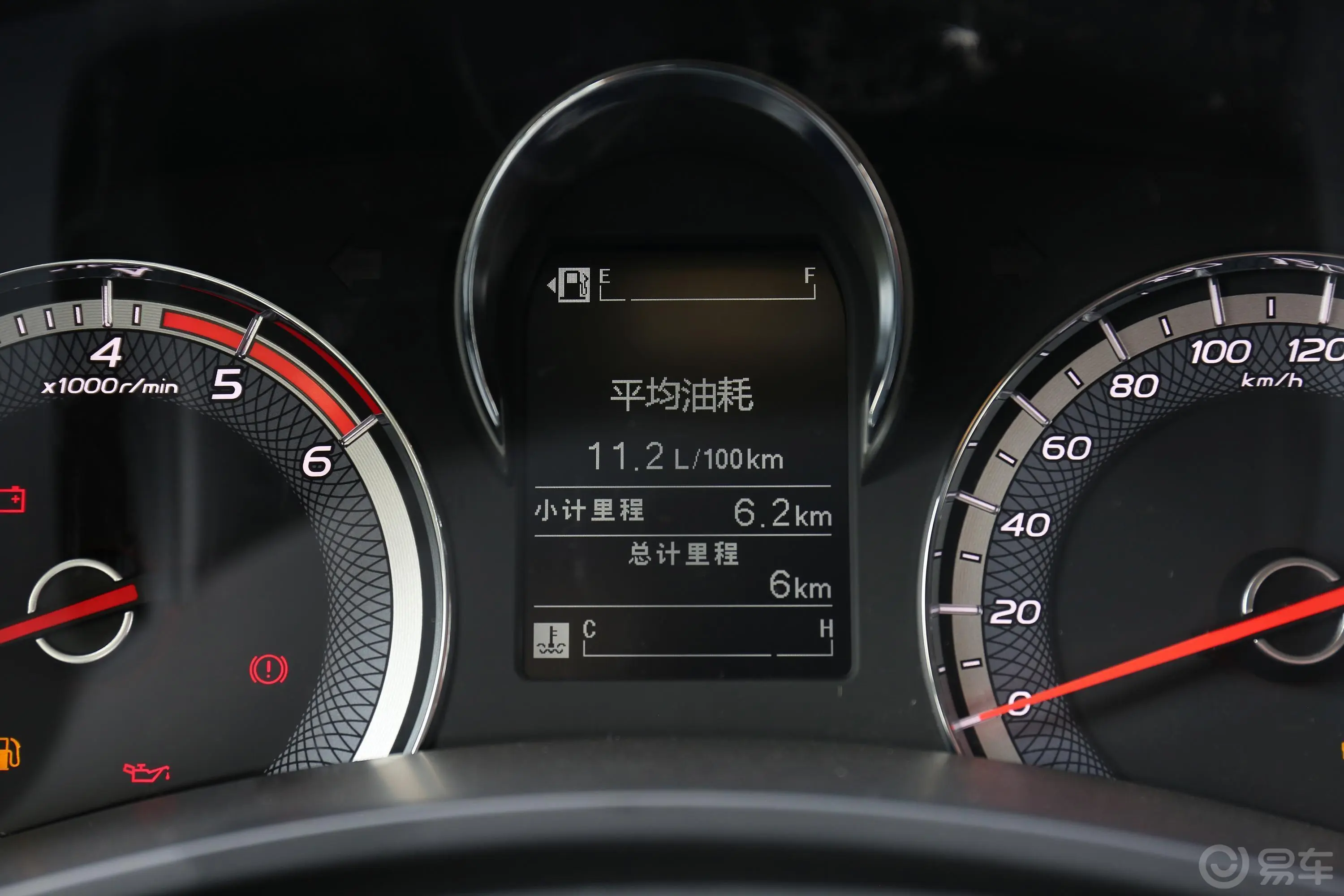 瑞迈2.8T 手动 四驱 加长舒适版 柴油内饰