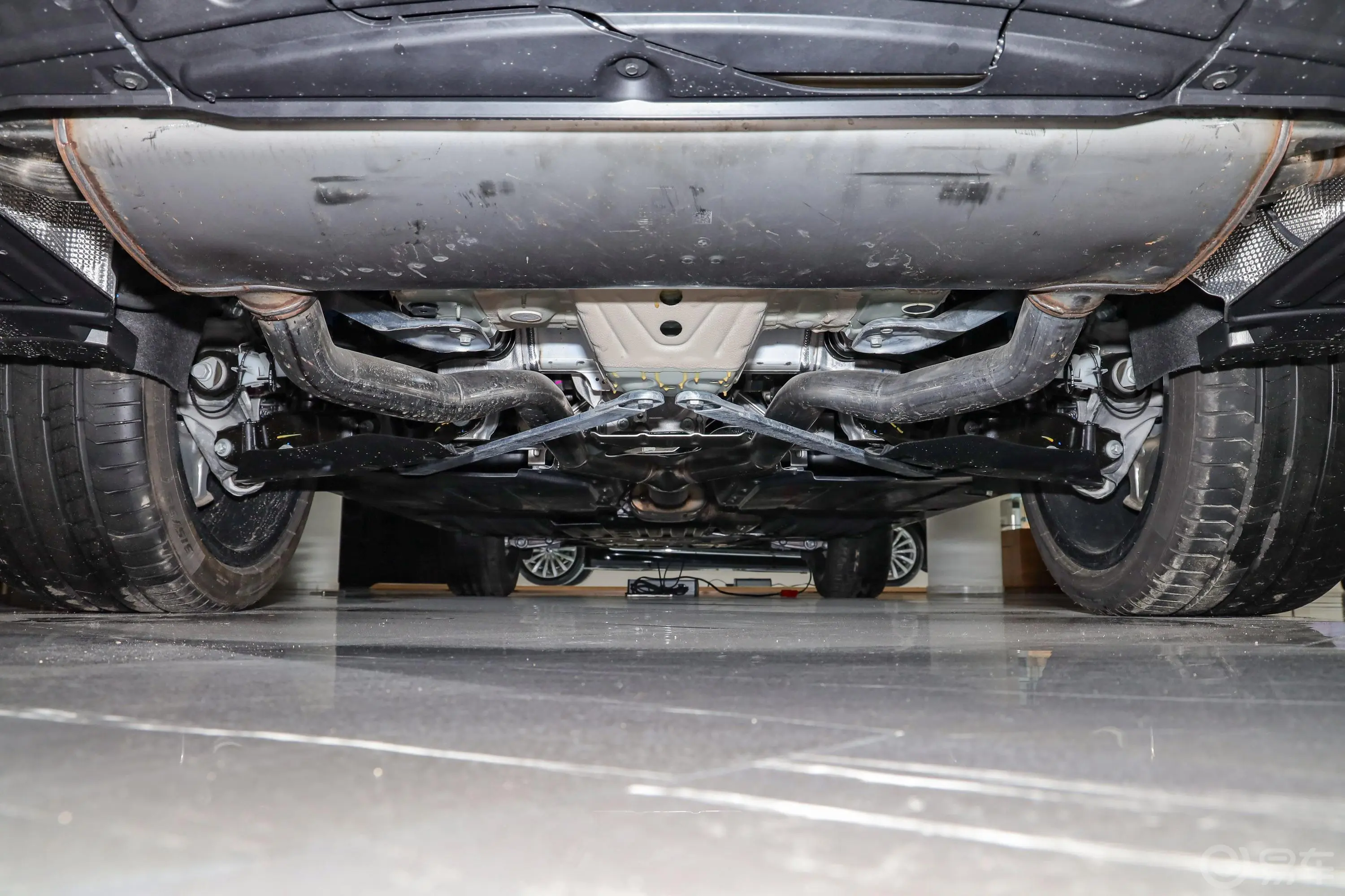 宝马X7xDrive40i 行政型 M运动套装后悬挂整体