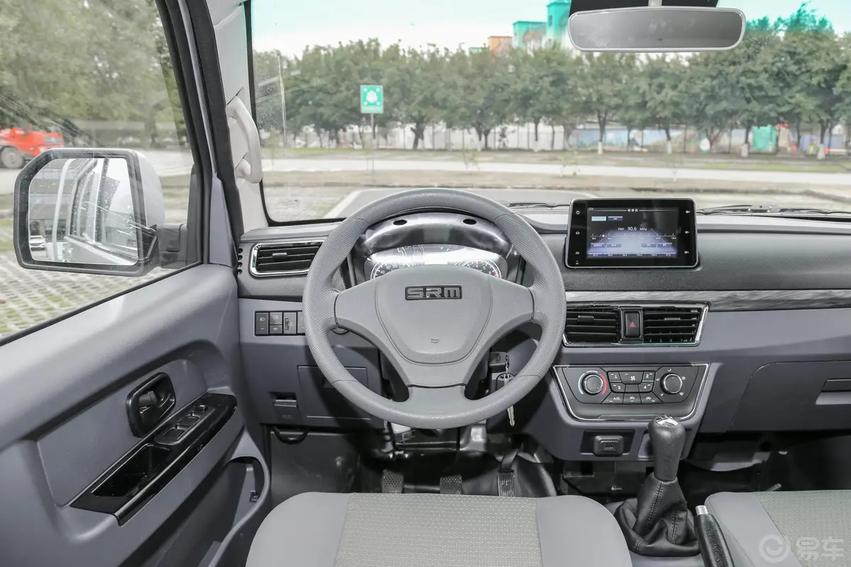 鑫卡T52 PLUS2.0L 手动 标准型3米 CNG驾驶位区域