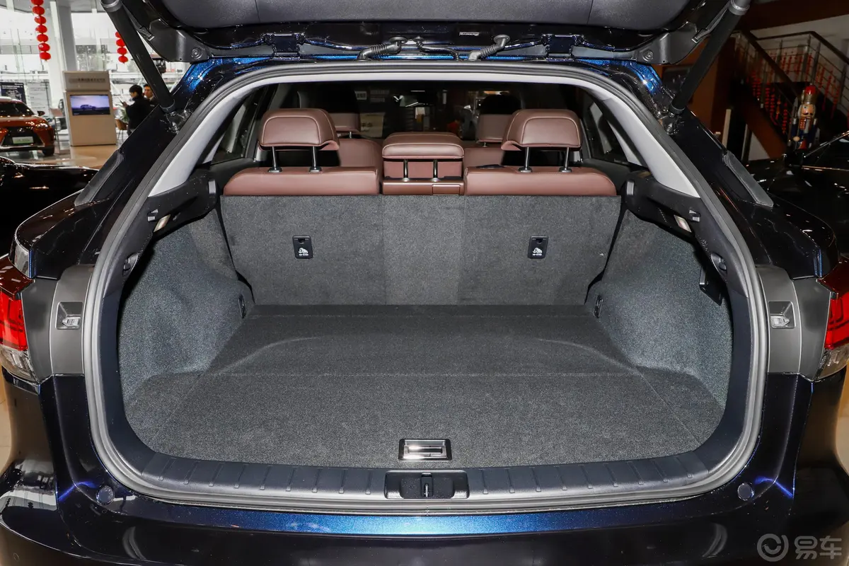 雷克萨斯RX改款 300 舒适版后备厢空间特写