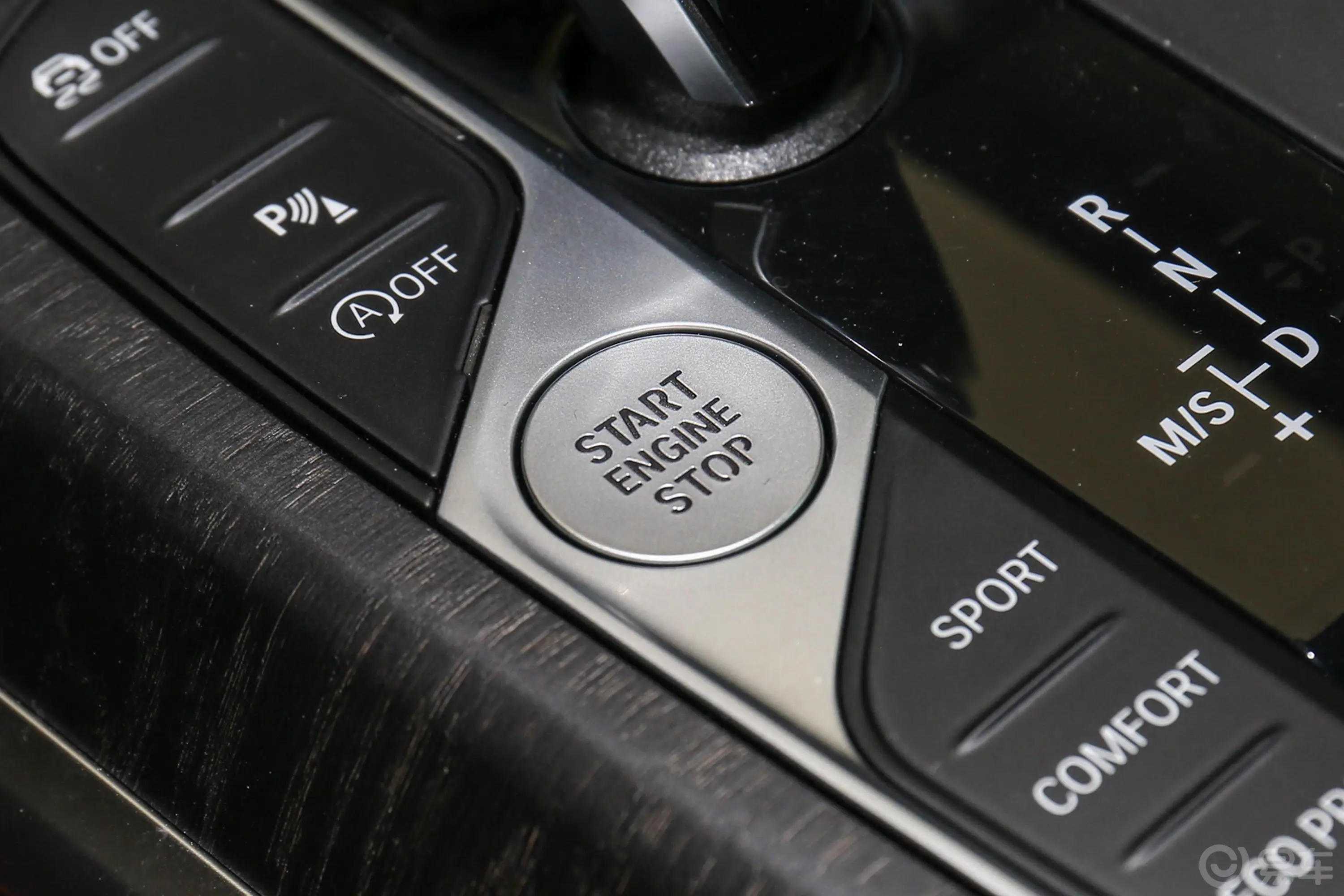 宝马4系敞篷轿跑车 425i M运动套装钥匙孔或一键启动按键