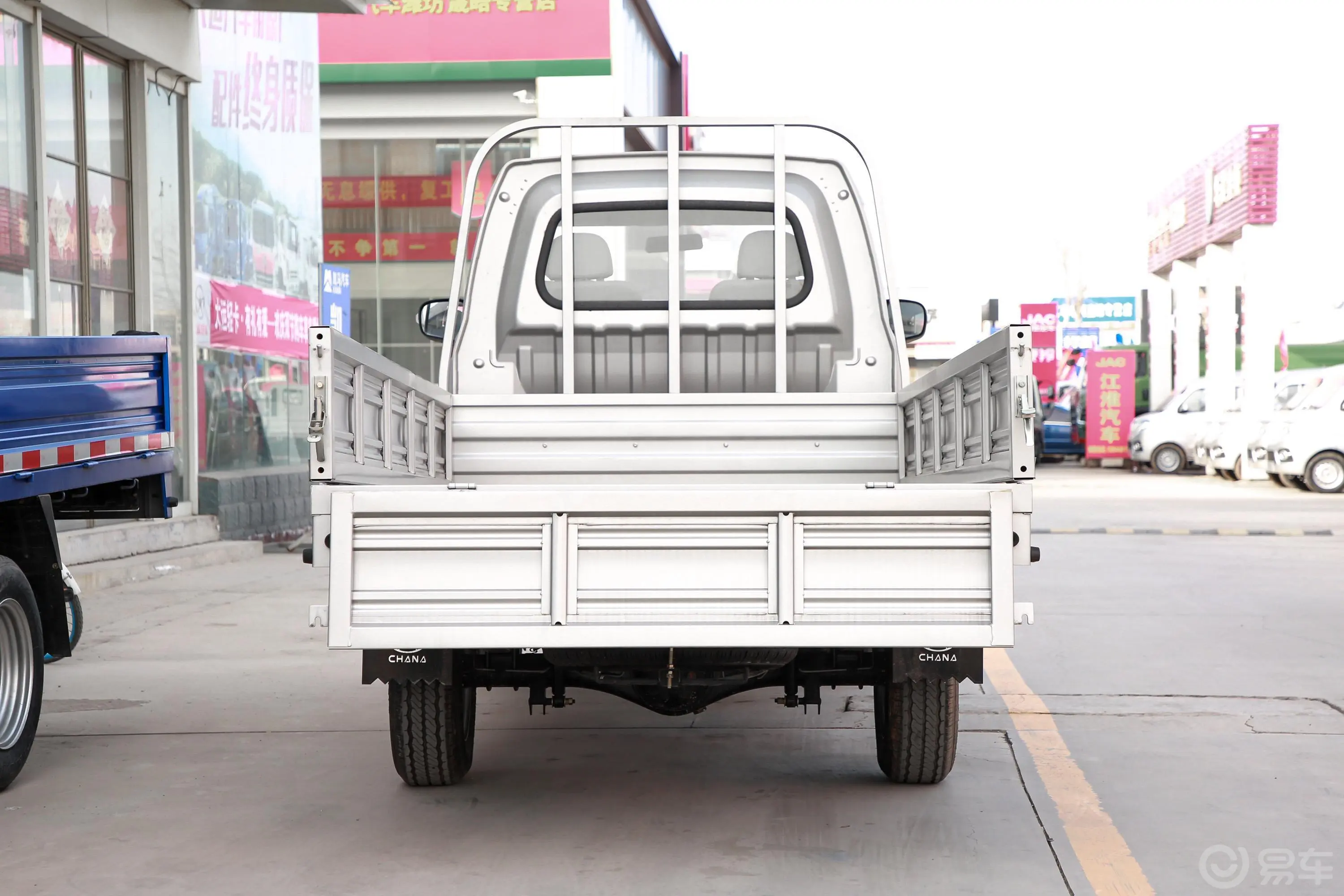新豹T5载货汽车N1 1.6L 单排单后轮 标准版(5.3米长)SC1031NGD6B 汽油 国Ⅵ空间
