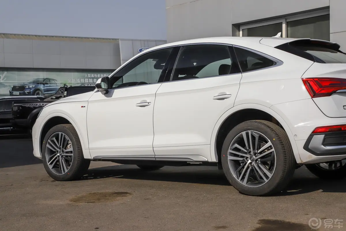 奥迪Q5L Sportback40 TFSI 豪华型外观