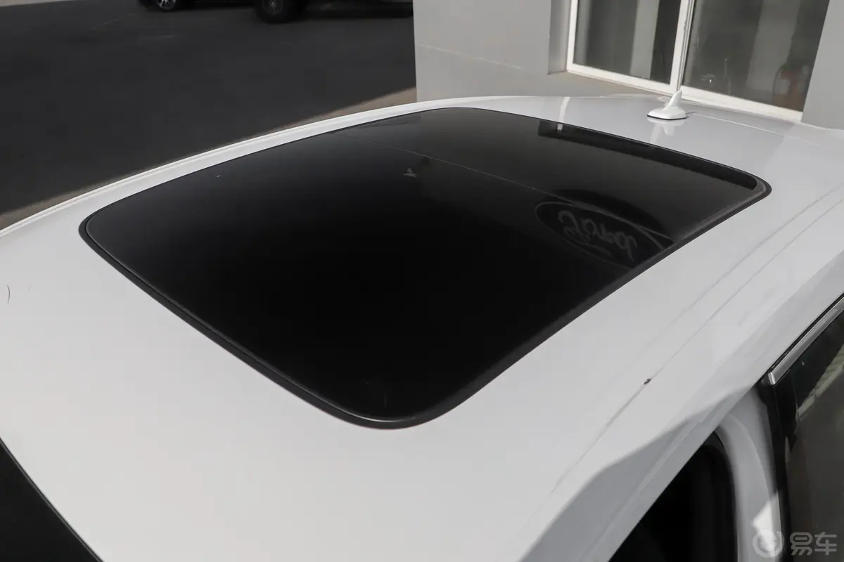 奥迪Q5L Sportback40 TFSI 豪华型天窗