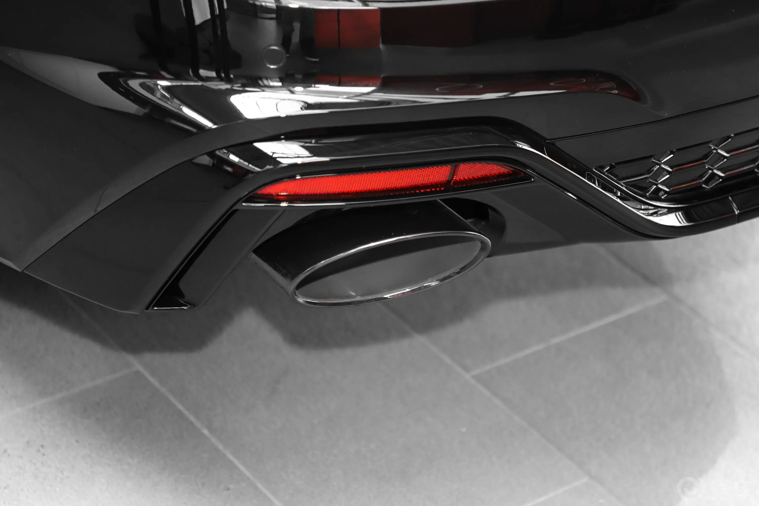 奥迪RS 52.9T Sportback 暗金版外观