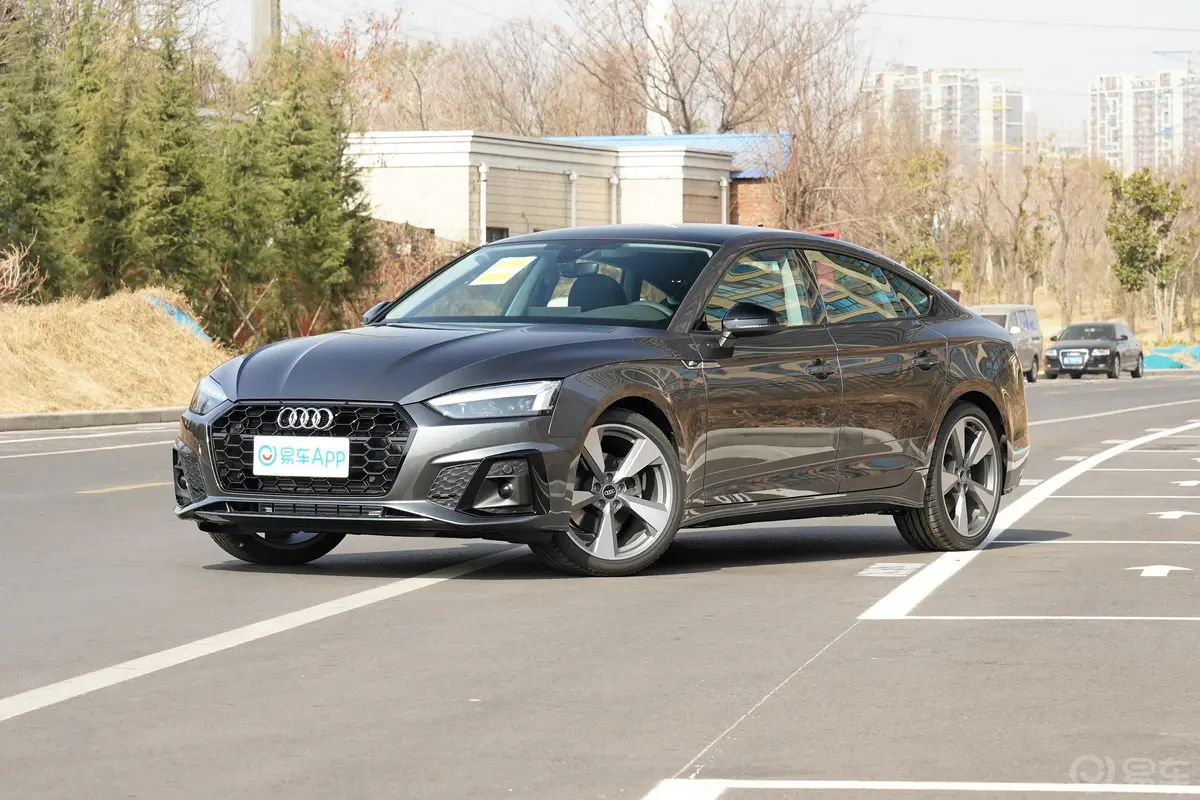 奥迪A5Sportback 40 TFSI 时尚动感型侧前45度车头向左水平