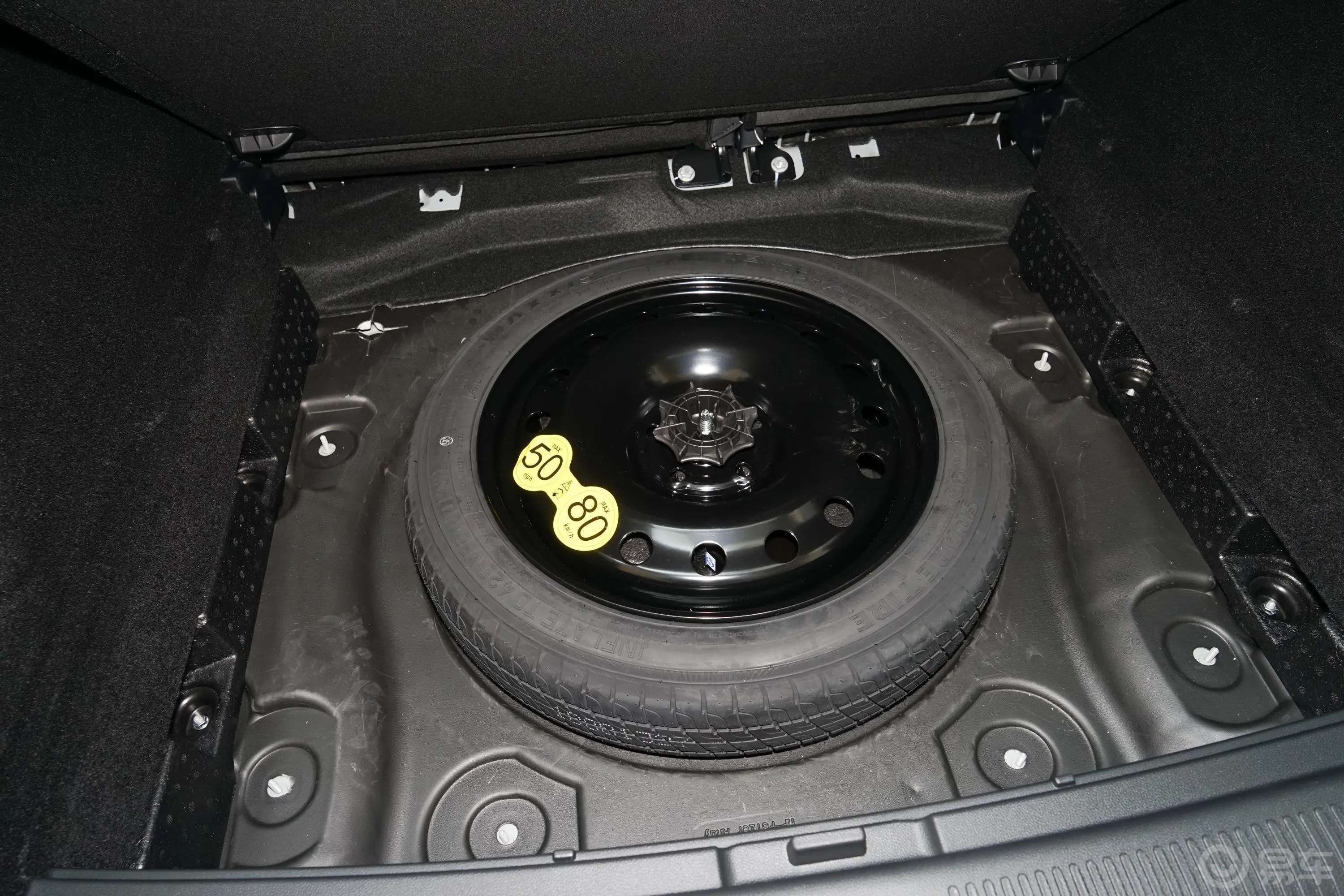 荣威RX5 MAXSupreme系列 1.5T 手自一体 两驱 智能座舱版备胎