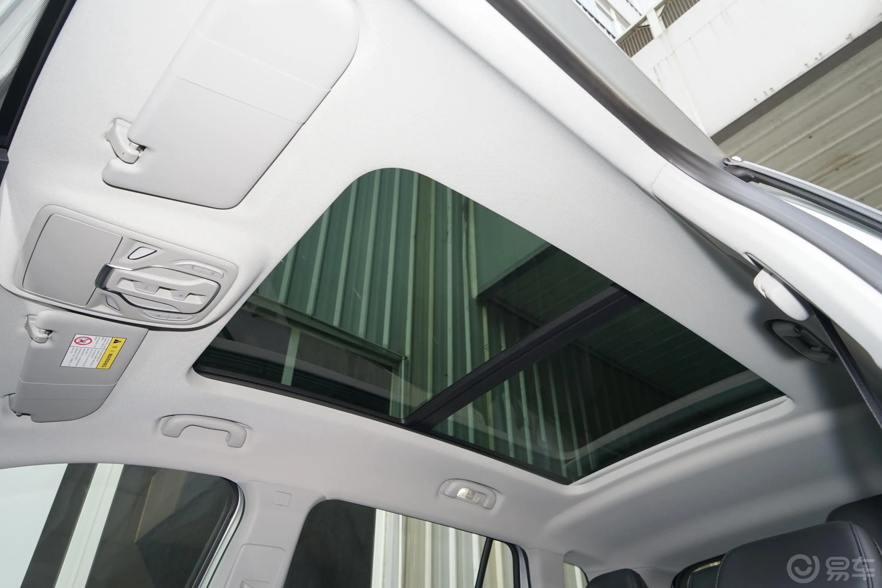 荣威RX5 MAXSupreme系列 1.5T 手自一体 两驱 智能座舱版天窗内拍关闭