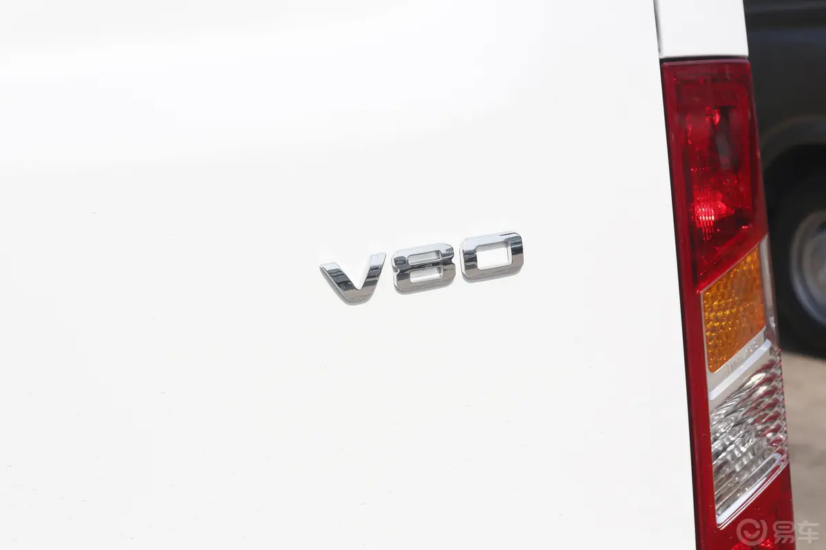 新途V80经典款 VAN 2.5T AMT 短轴中顶 2/3座 国V外观