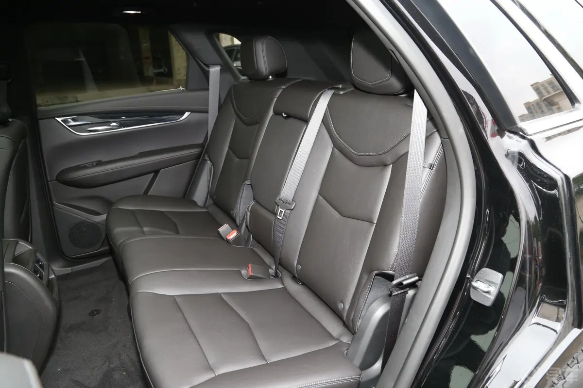 凯迪拉克XT5轻混 2.0T 四驱豪华型后排座椅