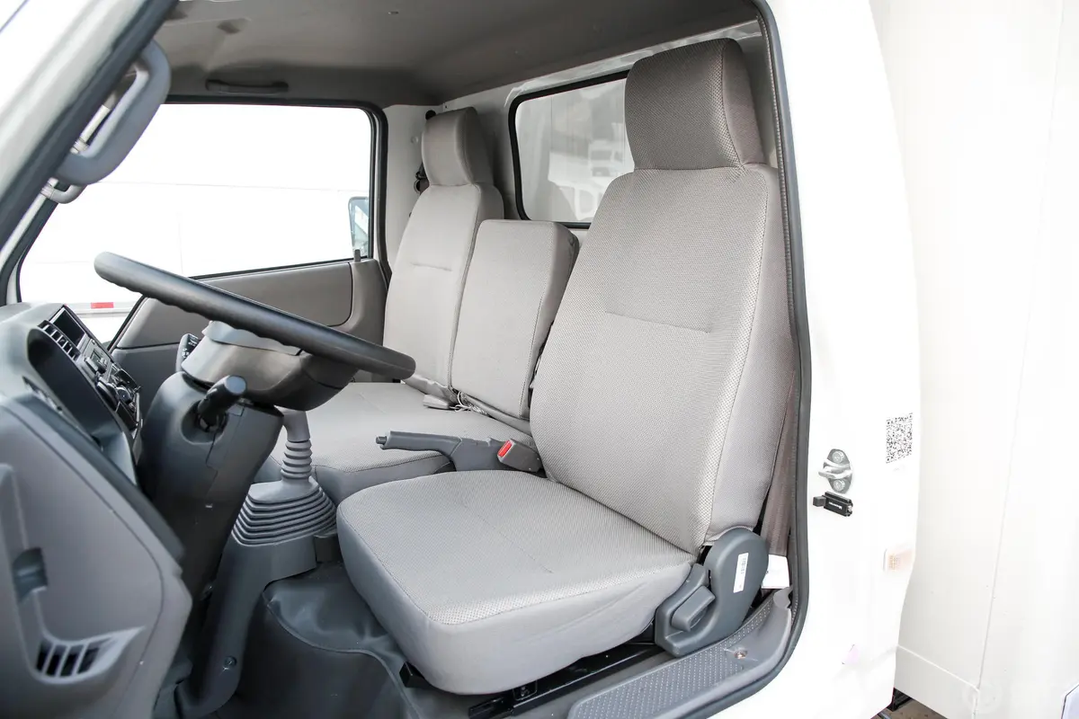 顺达窄体小卡 普通款 2.8T 手动 3.7米单排厢式轻卡JX5044XXYXCH2驾驶员座椅