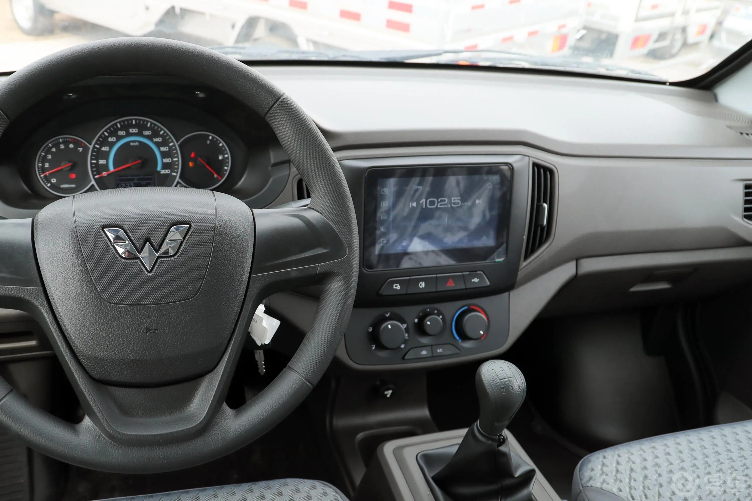 五菱荣光新卡汽车下乡版 1.8L 手动单排标准型中控台整体