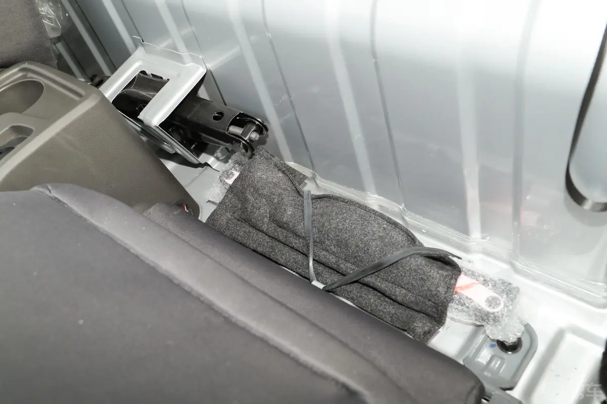 五菱荣光新卡汽车下乡版 1.8L 手动单排基本型空间