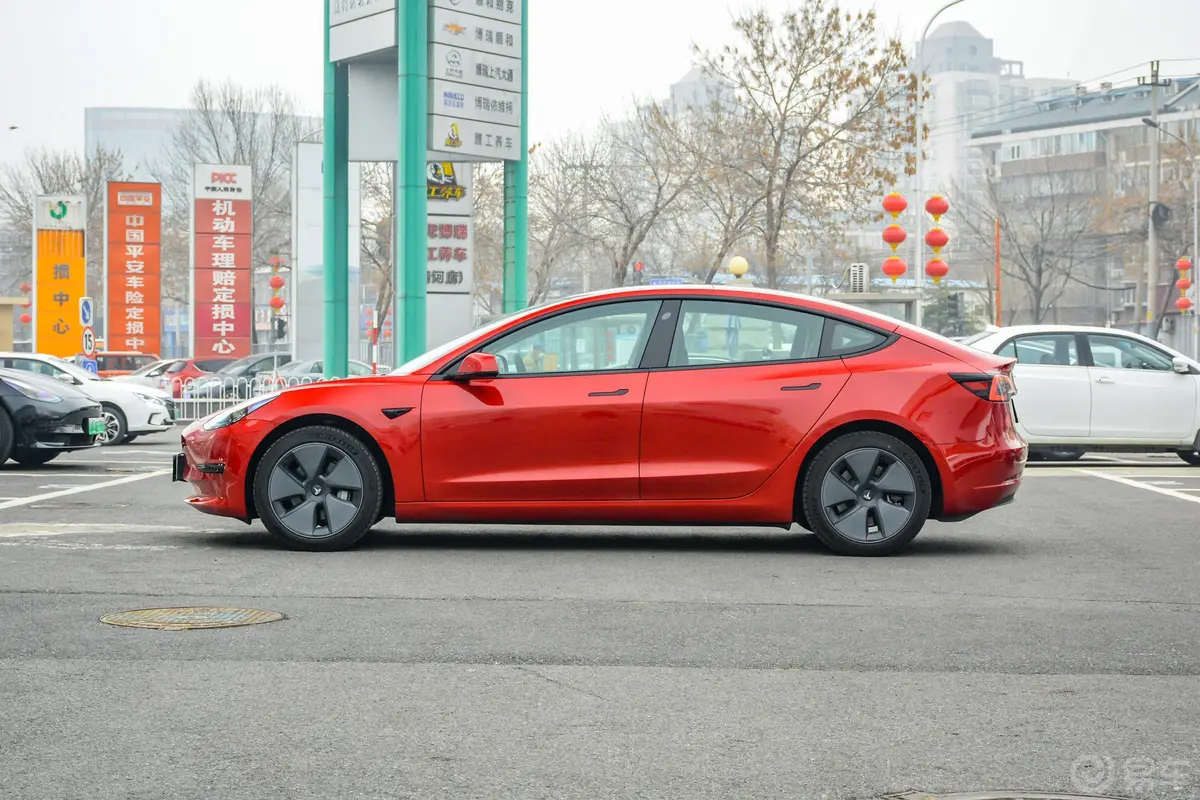 Model 3标准续航后驱升级版正侧车头向左水平