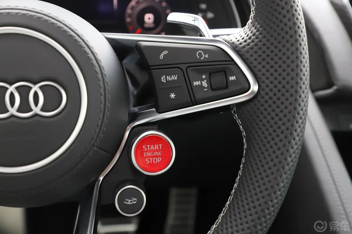 奥迪R8R8 V10 Coupe Performance 收藏家版右侧方向盘功能按键