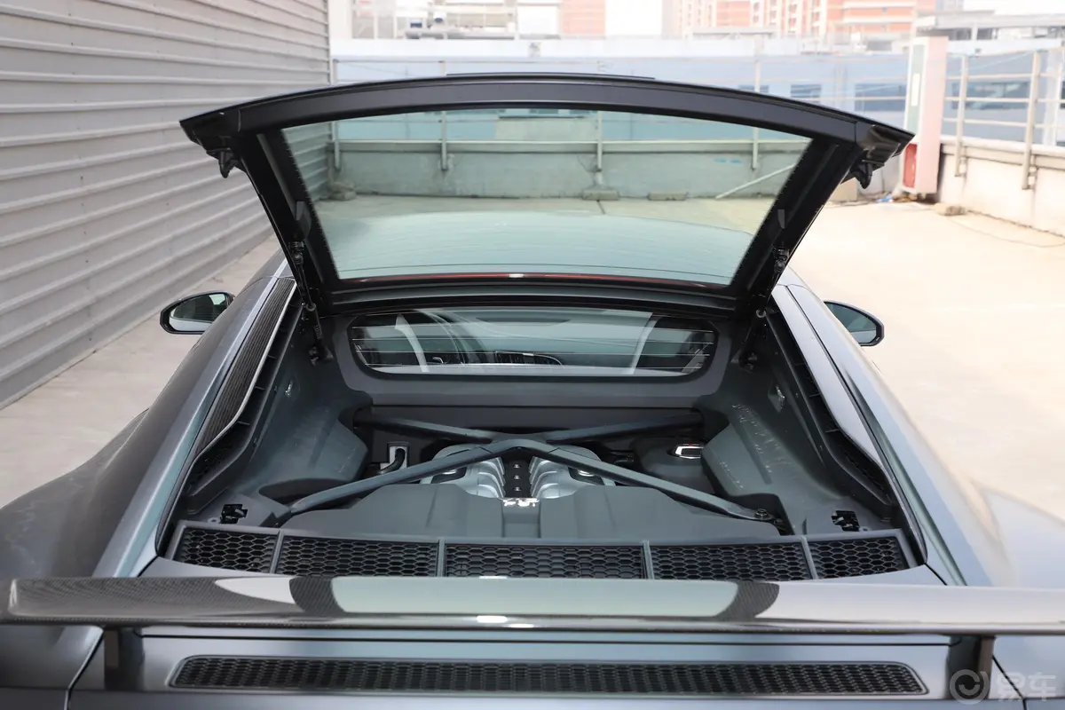 奥迪R8R8 V10 Coupe Performance 收藏家版发动机舱整体