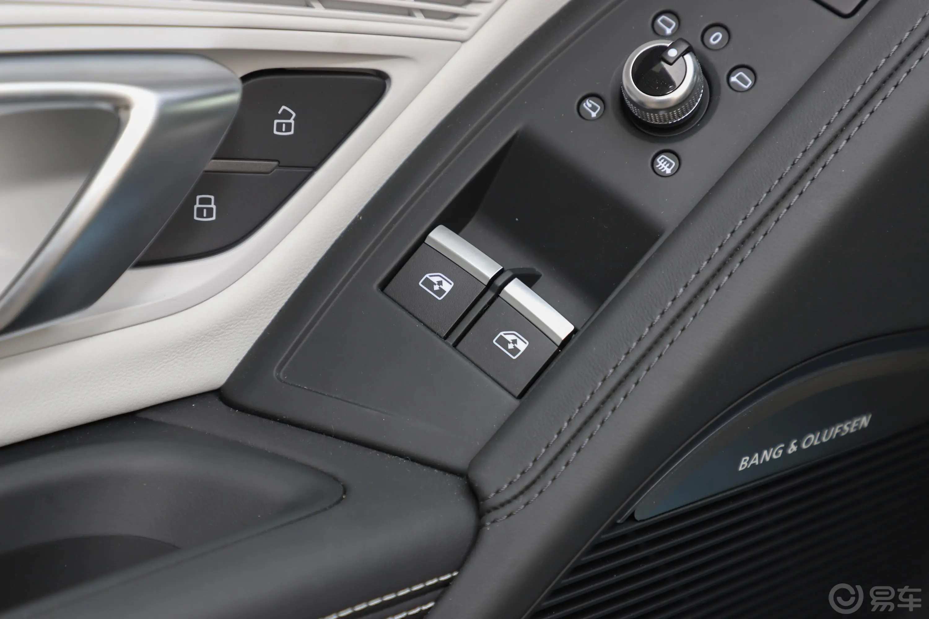 奥迪R8R8 V10 Coupe Performance 收藏家版车窗调节整体