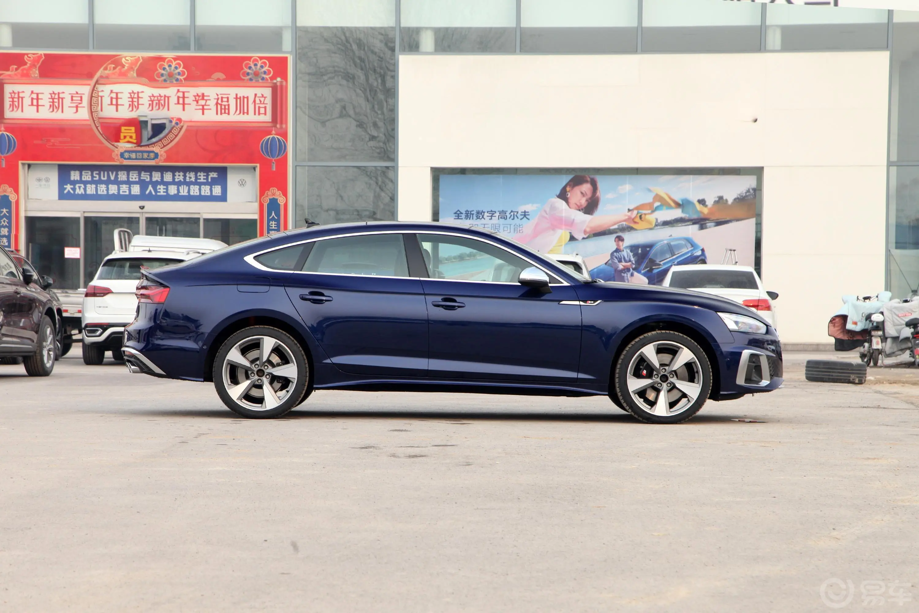 奥迪S53.0T Sportback正侧车头向右水平