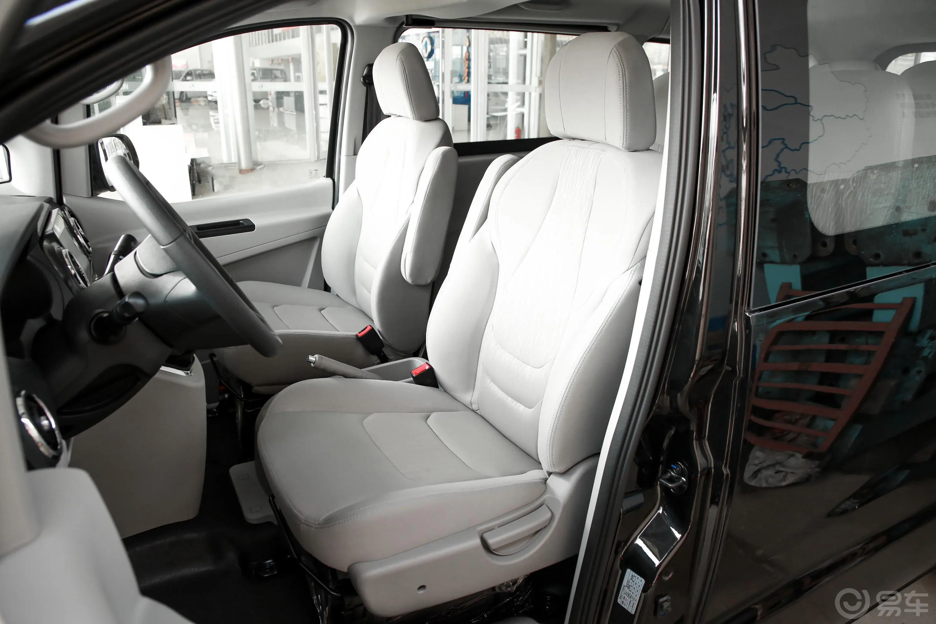 瑞风M3PLUS 宜家高功率版 1.5T 豪华型 9座驾驶员座椅