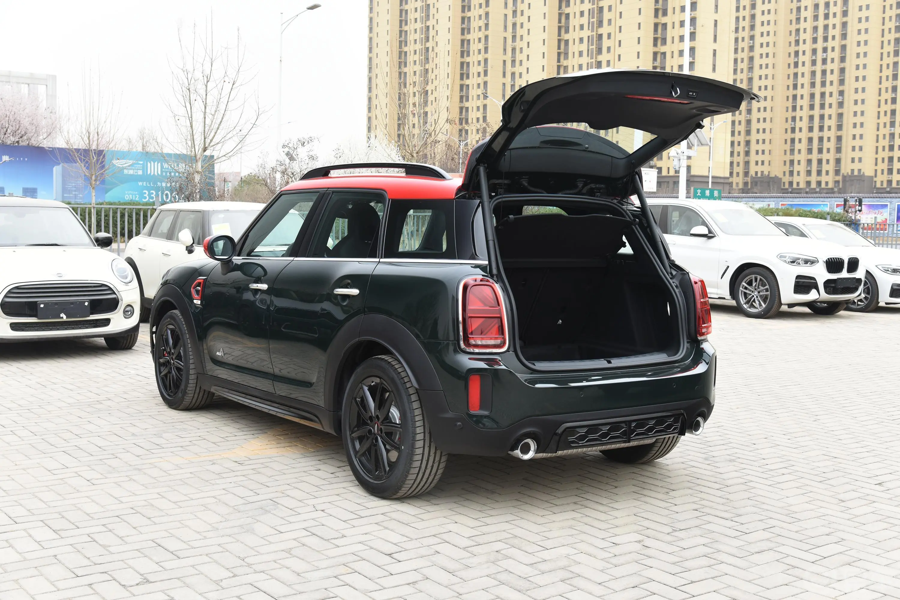 MINI JCW COUNTRYMAN2.0T JOHN COOPER WORKS后备厢开启45度侧拍