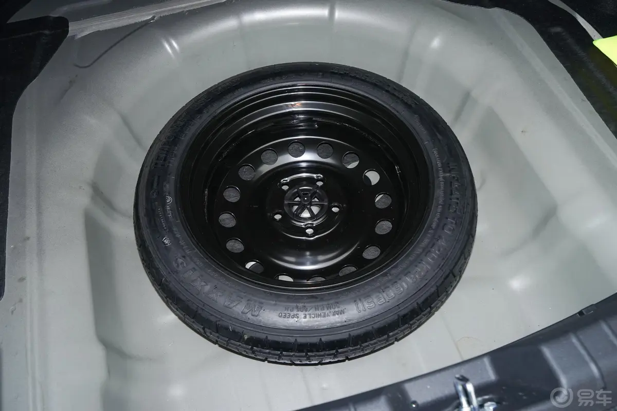 名图1.8L CVT 精英版GLX备胎