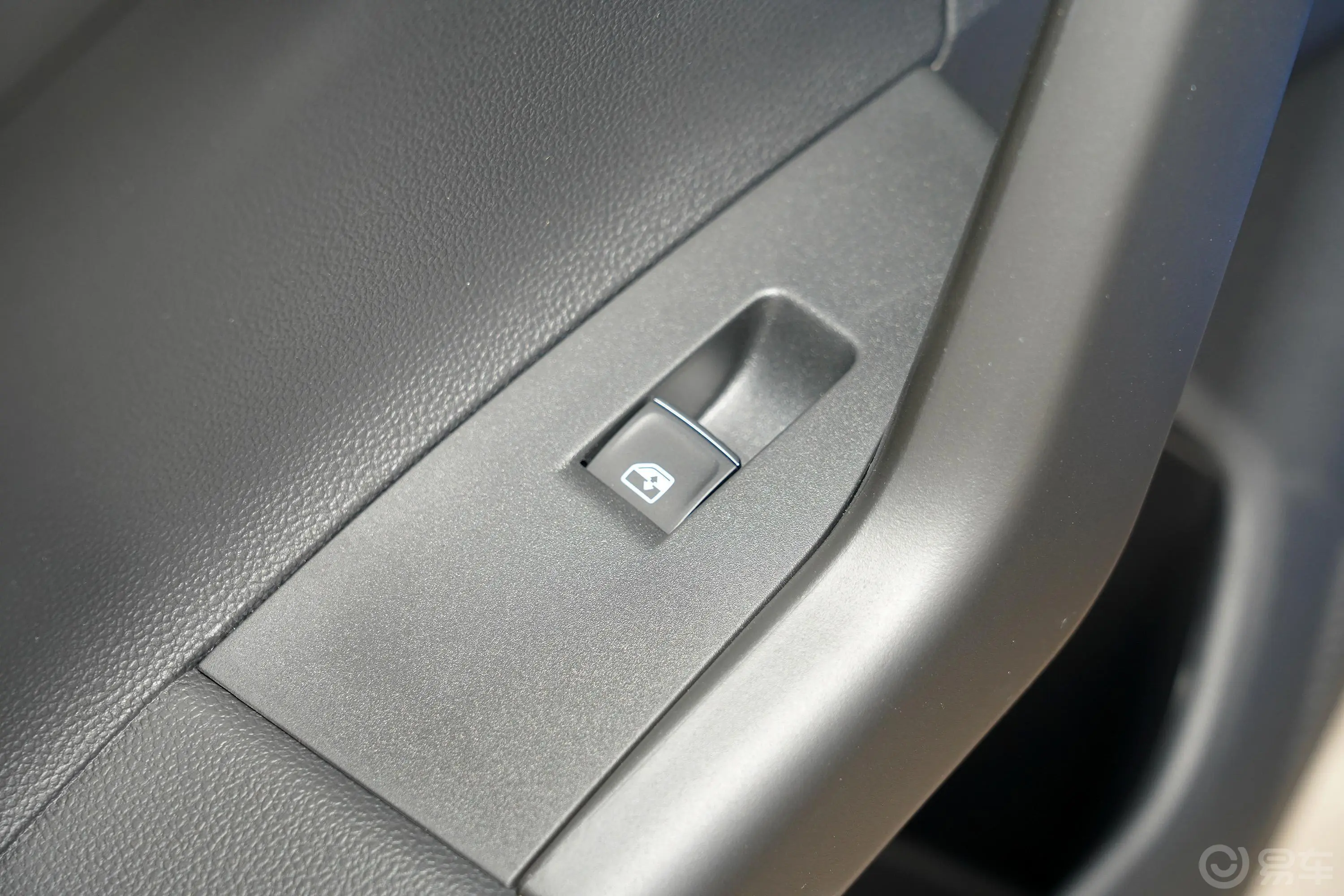 PoloPlus 1.5L 自动潮酷智尊版后车窗调节
