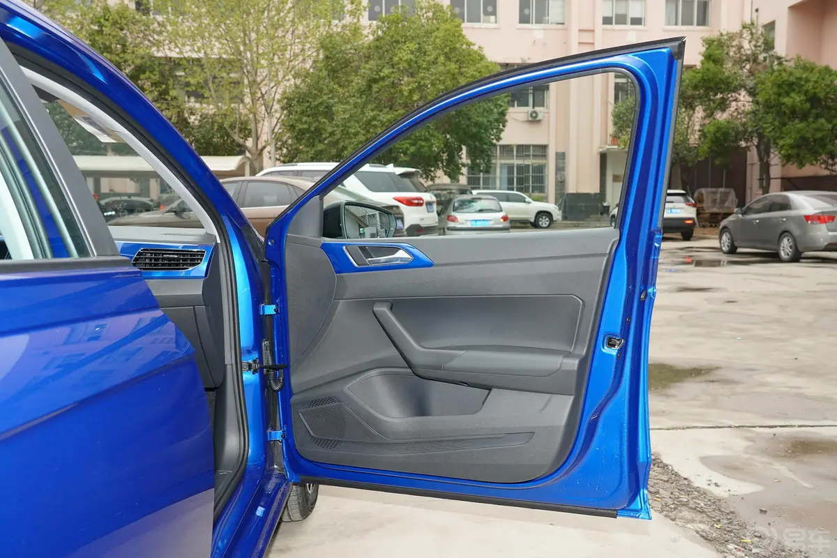 PoloPlus 1.5L 自动潮酷智尊版副驾驶员车门
