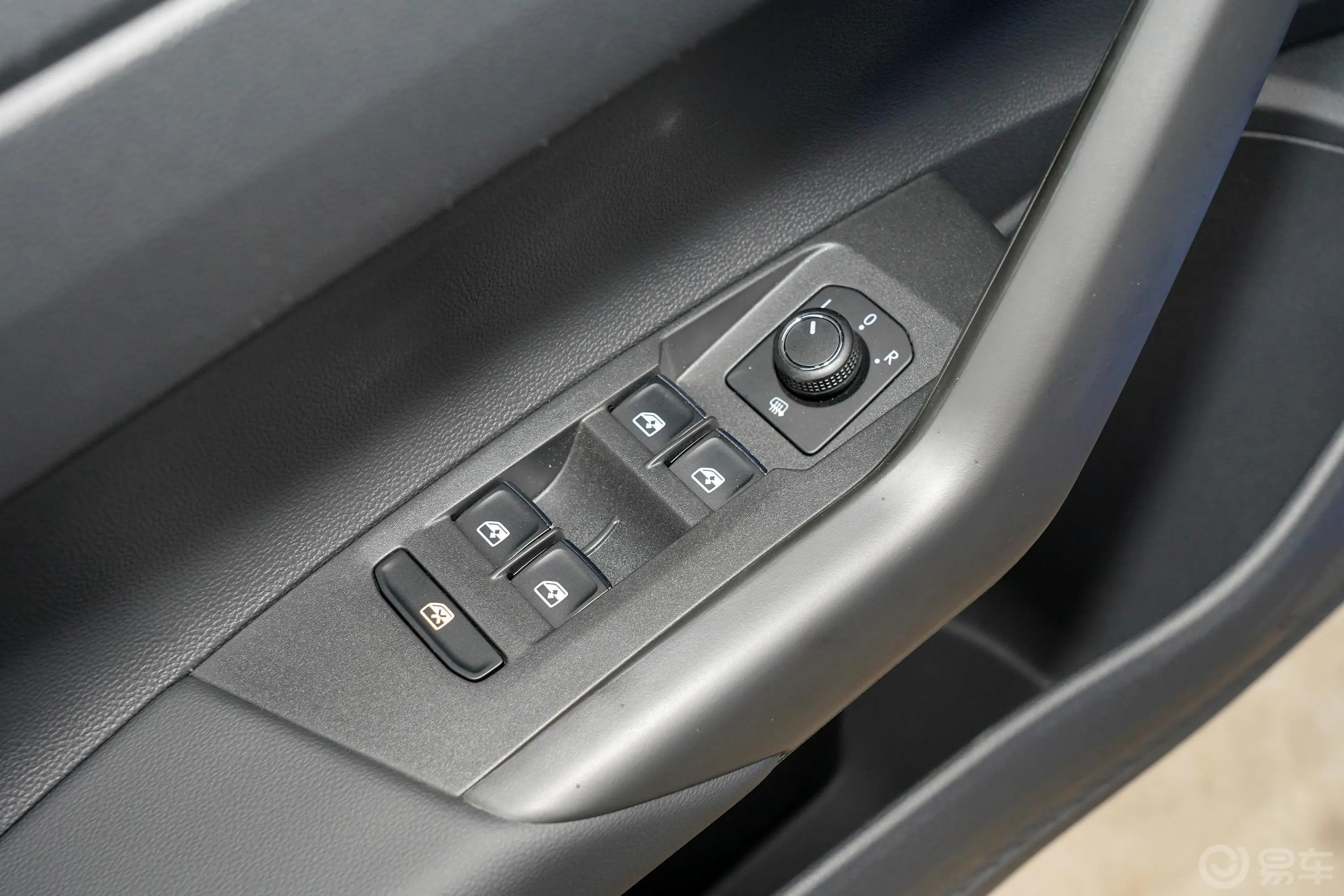 PoloPlus 1.5L 自动潮酷智尊版车窗调节整体